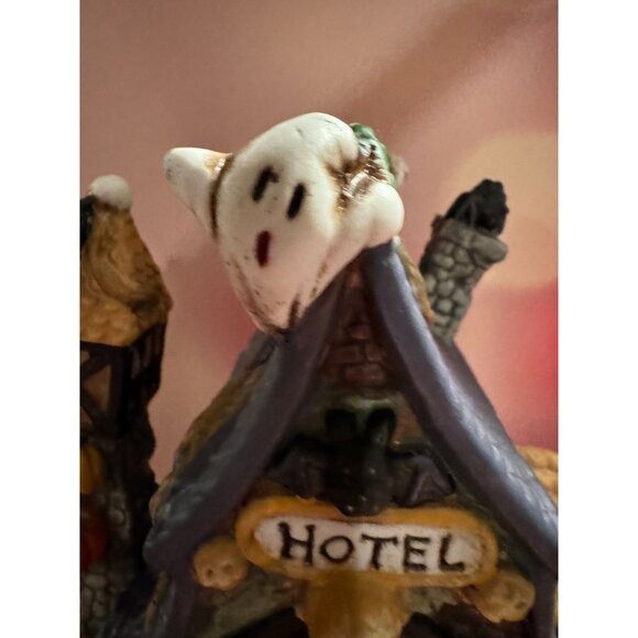 Porcelain Spooky Hotel – Perfect for Halloween Decor - Picture 12 of 13